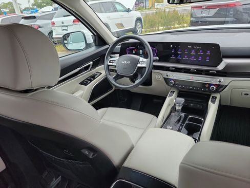 Certified 2025 Kia Telluride S image 13