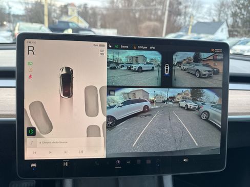 Used 2024 Tesla Model Y Long Range image 31