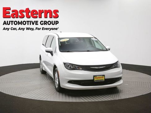 Used 2022 Chrysler Voyager LX image 48