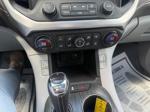 Used 2018 GMC Acadia SLT AWD/4WD image 17