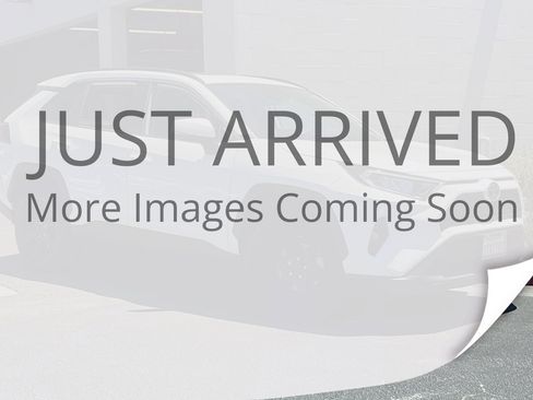 Used 2021 Toyota RAV4 XLE w/ Convenience Package FWD image 1