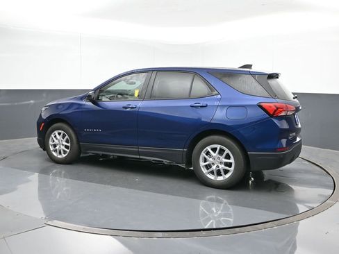 Used 2023 Chevrolet Equinox LS w/ LS Convenience Package image 3