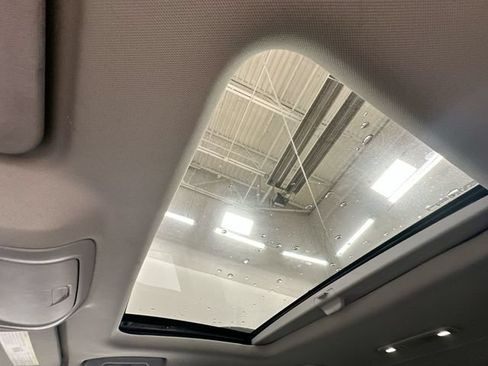 Used 2019 GMC Acadia SLT AWD/4WD image 17