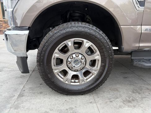 Used 2020 Ford F250 Lariat w/ Chrome Package image 29