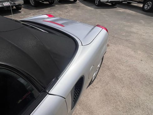 Used 2002 Toyota MR2 RWD image 85