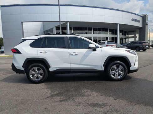 Used 2022 Toyota RAV4 XLE AWD/4WD image 6