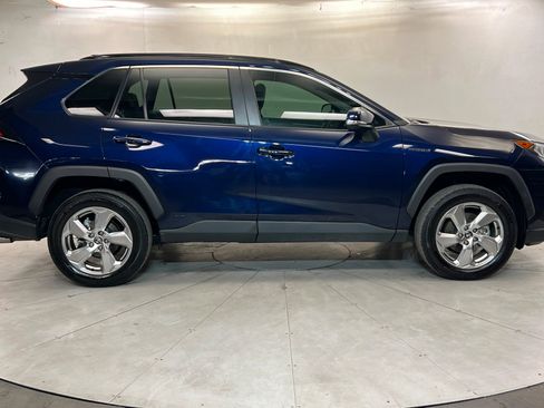 Used 2021 Toyota RAV4 XLE Premium AWD/4WD image 7