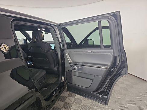 Used 2022 Rivian R1S Launch Edition image 19