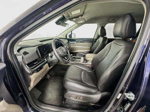 Used 2025 Kia Carnival FWD image 13