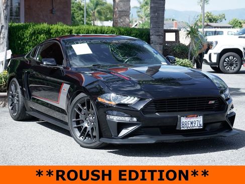 Used 2019 Ford Mustang GT Premium w/ GT Performance Package RWD image 2