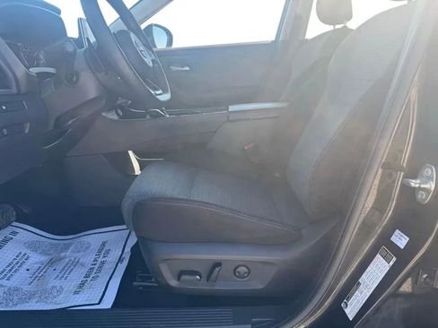 Used 2023 Nissan Rogue SV image 9