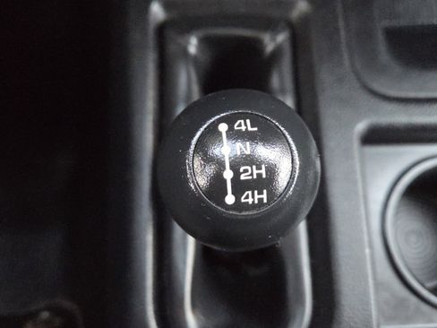 Used 2014 RAM 2500 Tradesman w/ Chrome Appearance Group image 3