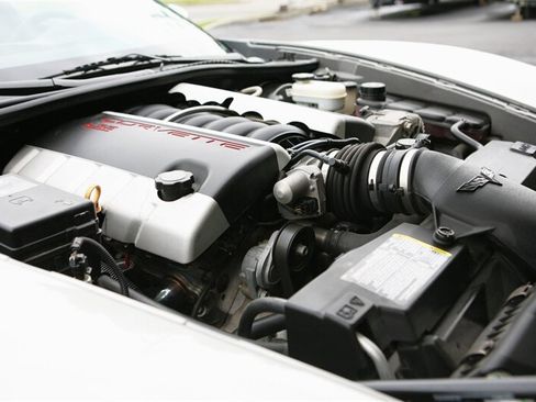 Used 2007 Chevrolet Corvette Coupe w/ Performance Package RWD image 17