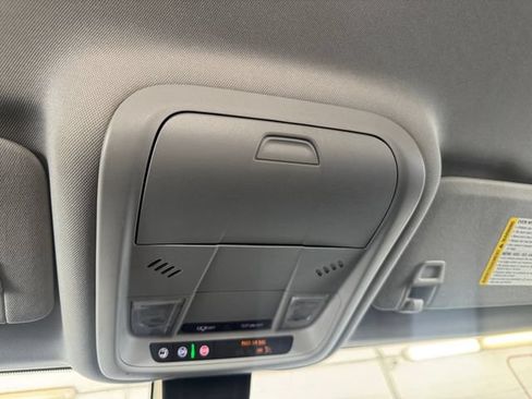 Used 2024 GMC Terrain SLE FWD image 26