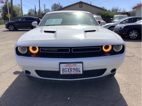 Used 2019 Dodge Challenger SXT RWD image 2