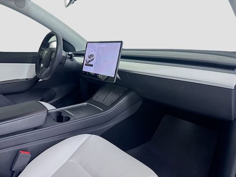 Used 2021 Tesla Model Y Long Range image 27