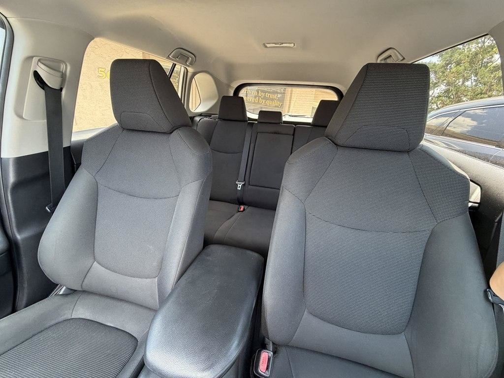 Used 2019 Toyota RAV4 LE FWD image 19