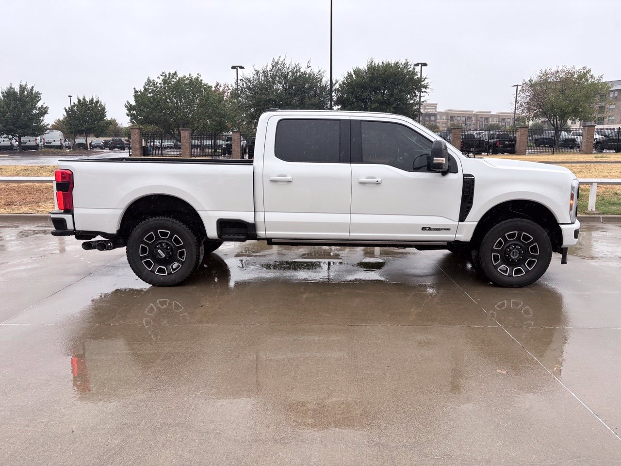 Used 2025 Ford F250 Platinum w/ FX4 Off-Road Package AWD/4WD image 3