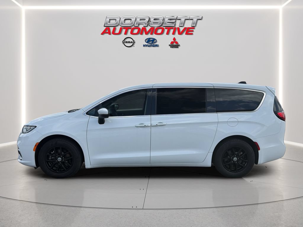 Used 2023 Chrysler Pacifica Touring-L FWD image 27