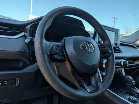 Used 2021 Toyota RAV4 LE image 10