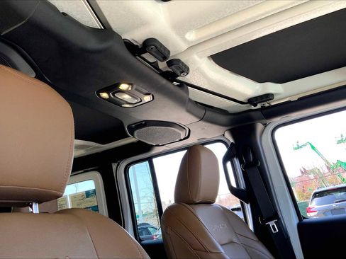 Used 2021 Jeep Wrangler Unlimited Sahara AWD/4WD image 14