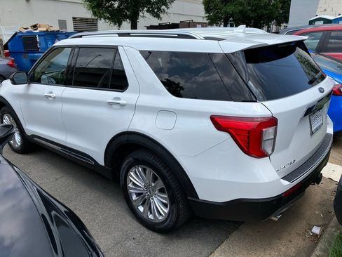 Used 2021 Ford Explorer Limited w/ Hybrid Equipment Group 310A AWD/4WD image 4