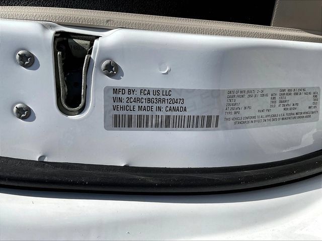 Used 2024 Chrysler Pacifica Touring-L FWD image 20