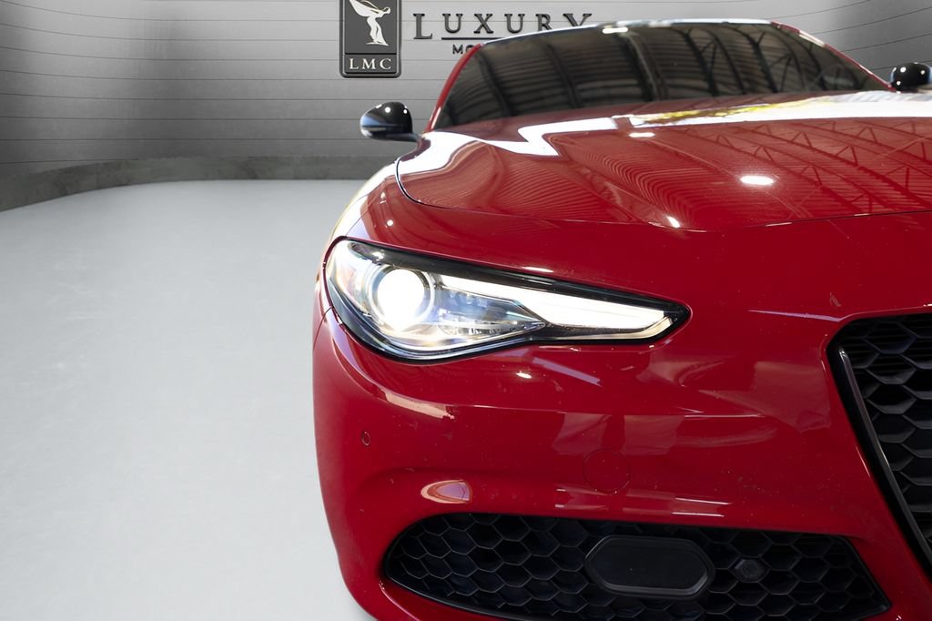 Used 2022 Alfa Romeo Giulia Veloce RWD image 13