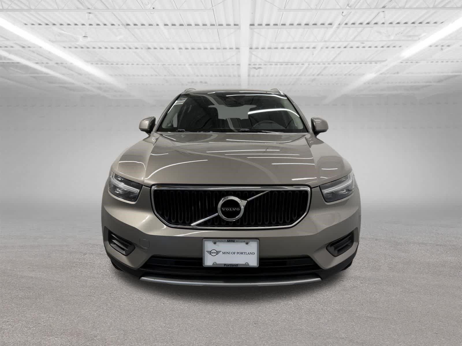 Used 2022 Volvo XC40 T4 Momentum FWD image 8