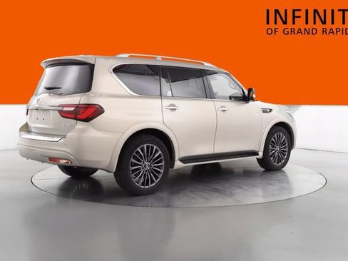 Used 2023 INFINITI QX80 Sensory AWD/4WD image 7