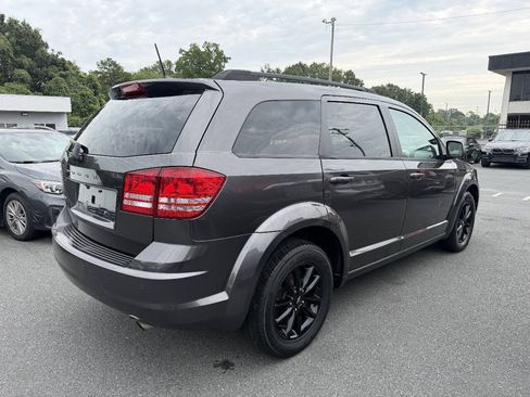 Used 2020 Dodge Journey SE w/ SE Popular Equipment Group FWD image 4