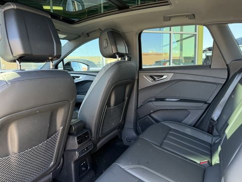 Used 2024 Audi Q4 e-tron Premium image 31