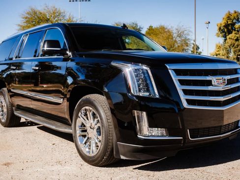 Used 2017 Cadillac Escalade ESV 2WD image 1