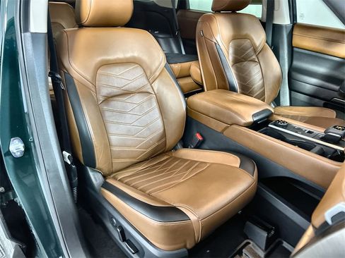 Used 2023 Nissan Pathfinder Platinum image 26