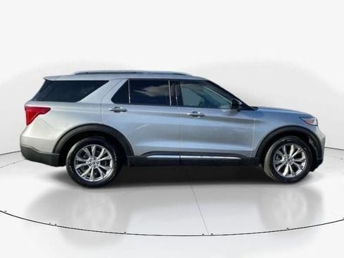 Used 2023 Ford Explorer Limited image 2