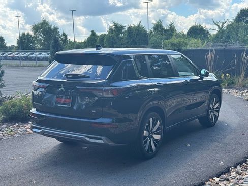 New 2025 Mitsubishi Outlander SE image 5