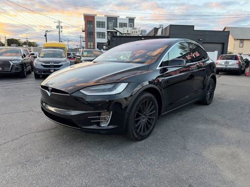 Used 2016 Tesla Model X 60D image 3