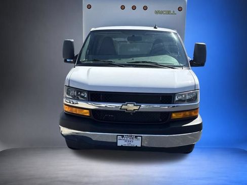 Used 2021 Chevrolet Express 3500 w/ Power Convenience Package RWD image 2