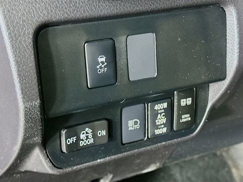 Used 2022 Toyota Tacoma TRD Off-Road w/ Technology Package image 21