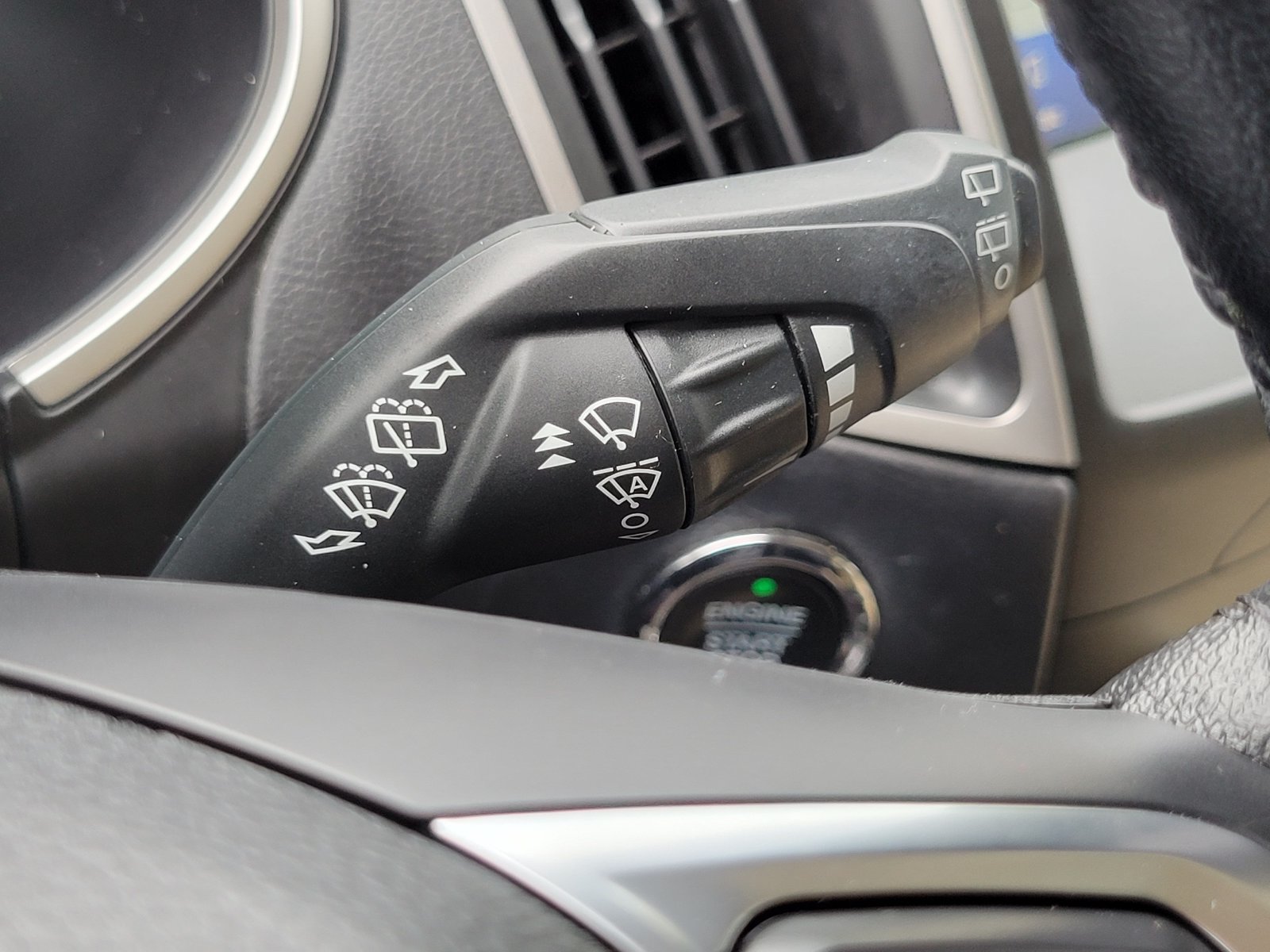 Used 2019 Ford Edge SEL w/ Equipment Group 201A FWD image 19