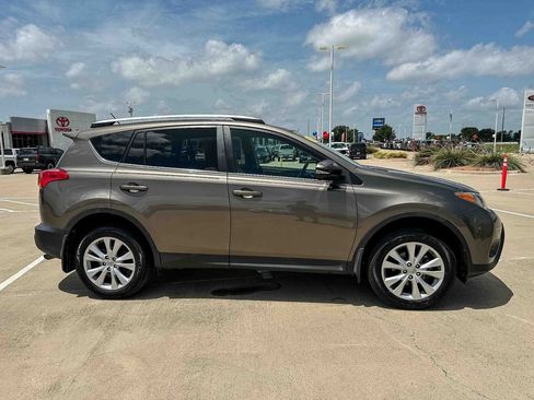 Used 2014 Toyota RAV4 Limited w/ Technology Package FWD image 2
