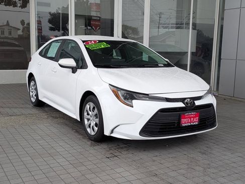 Used 2024 Toyota Corolla LE image 3