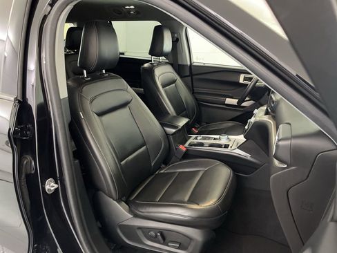 Used 2022 Ford Explorer XLT w/ Equipment Group 202A AWD/4WD image 23