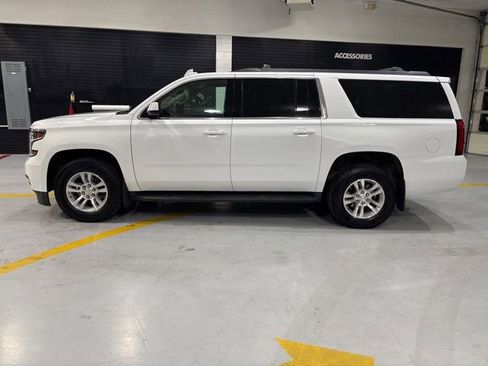 Used 2018 Chevrolet Suburban LT AWD/4WD image 3