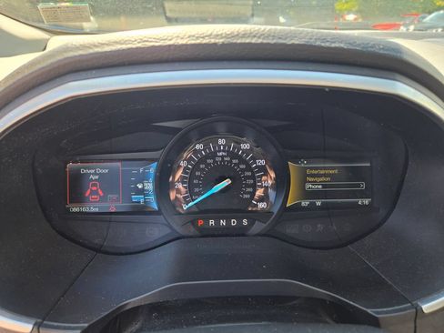 Used 2018 Ford Edge Titanium w/ Equipment Group 302A AWD/4WD image 18