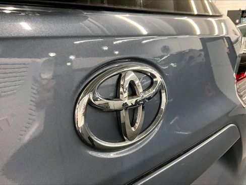 Used 2024 Toyota Corolla Cross XLE w/ Convenience Package FWD image 30