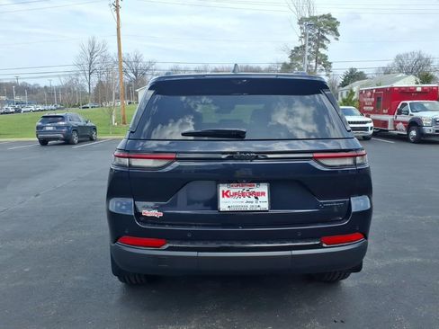 Used 2024 Jeep Grand Cherokee Limited w/ Luxury Tech Group II AWD/4WD image 4