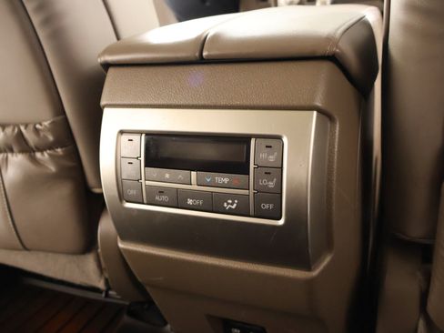 Used 2021 Lexus GX 460 Premium w/ Premium Package image 17