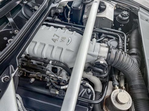 Used 2015 Aston Martin V8 Vantage Roadster image 21