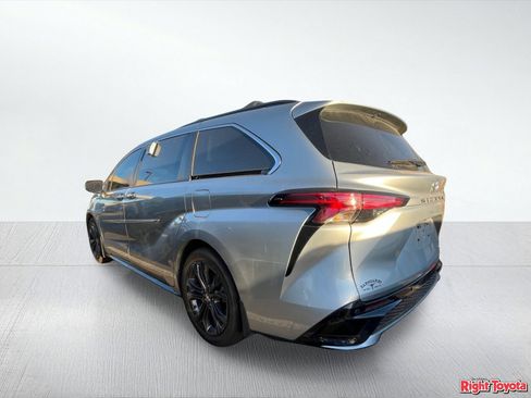 Certified 2022 Toyota Sienna XSE w/ XSE Plus Package FWD image 3